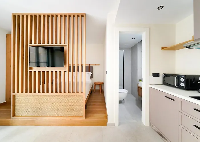 Azzure Luxury Hotel *