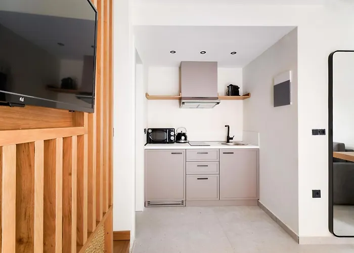 Azzure Luxury Hotel *