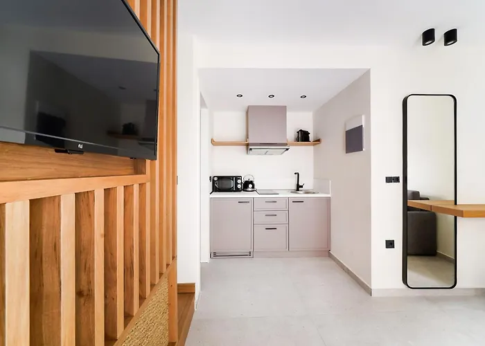 Azzure Luxury Hotel *