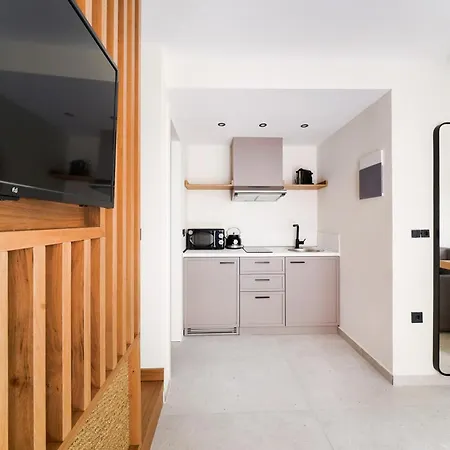 Azzure Luxury Hotel *