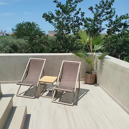 Azzure Luxury Ξενοδοχείο *